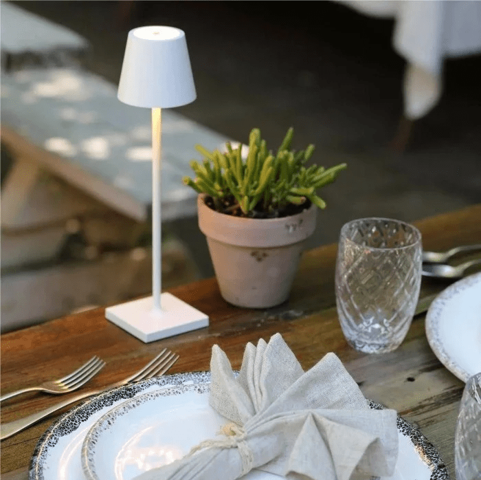 Lámpara led táctil en ambiente de restaurante