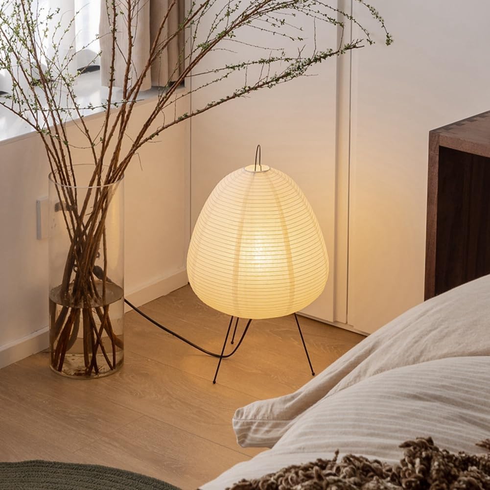 Lámpara japonesa papel arroz en habitación 
