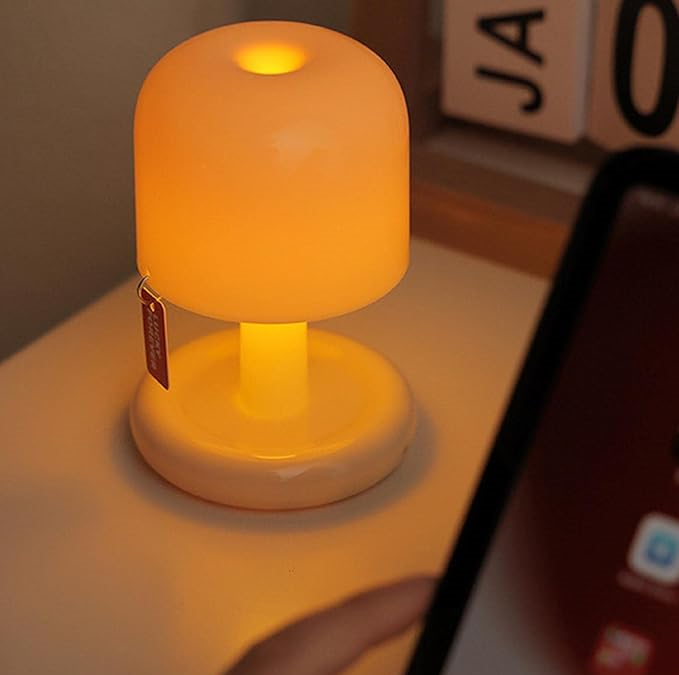 Mini lámpara cálida encendida